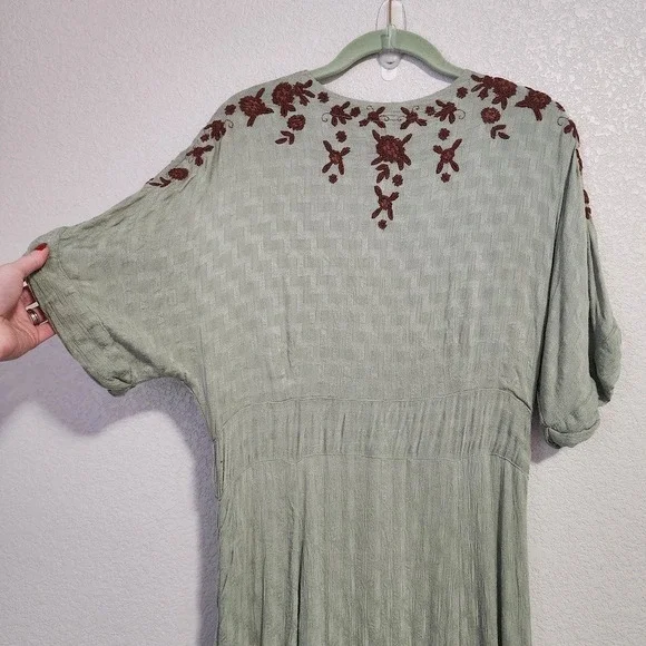FREE PEOPLE Embroidered Midi Dress Sage Green Boho Festival M - Picture 11 of 12